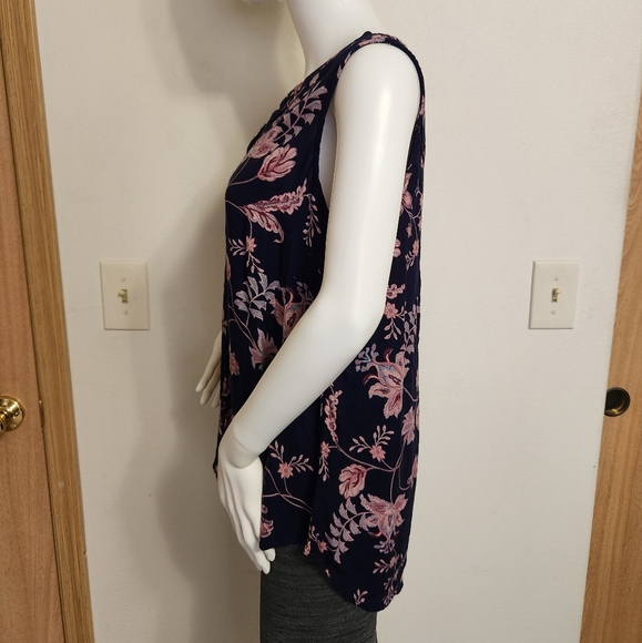 Blue Dip floral sleeveless‎ top size large - Picture 5 of 11